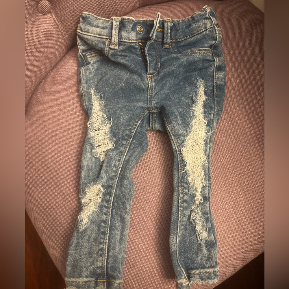 Destroyed jeans for toddler